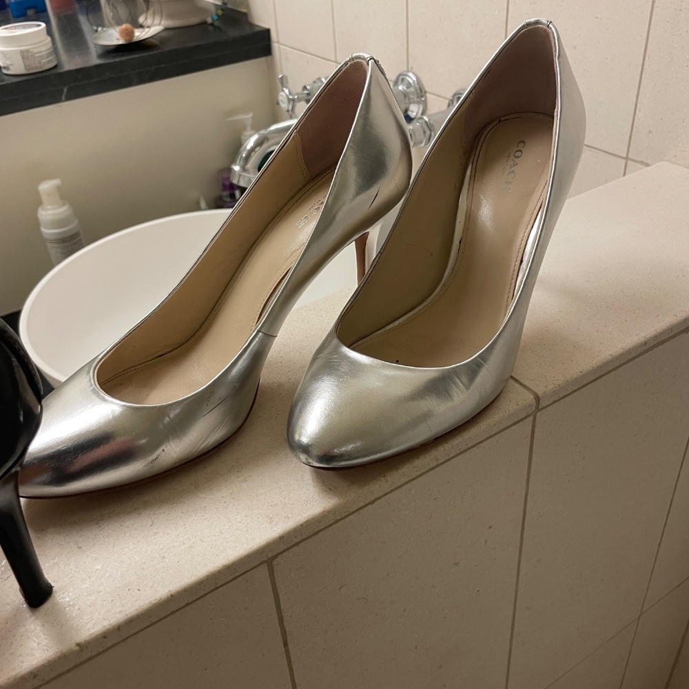 2 pairs sz 8.5 coach heels - Picture 4 of 5
